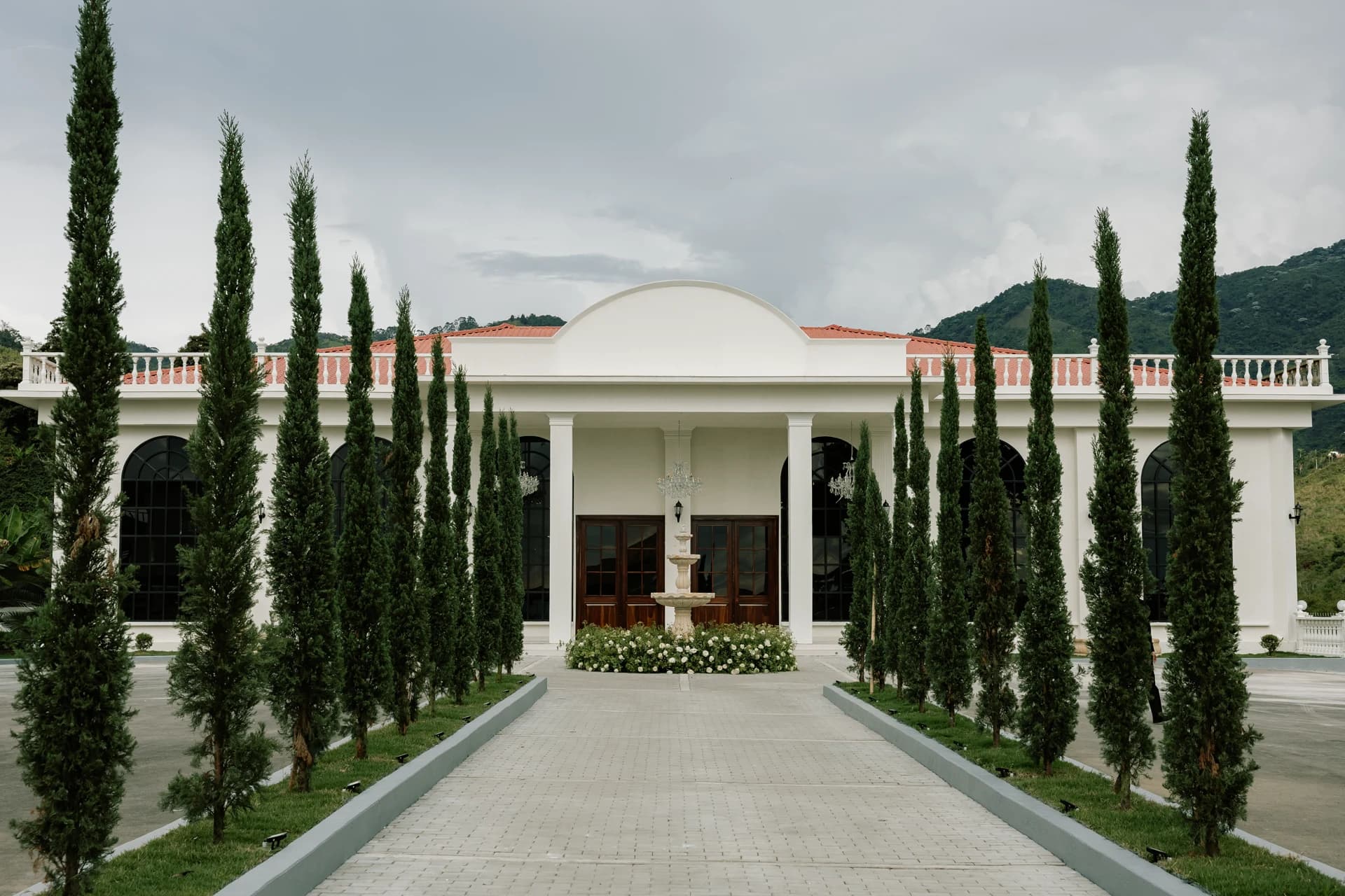 Salón de Eventos — exterior día